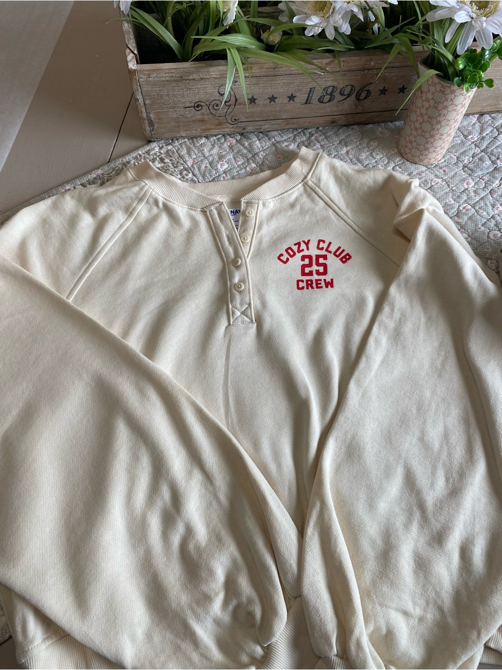 Cozy Club 25 Crew Cream Womenโs Henley Sweatshirt